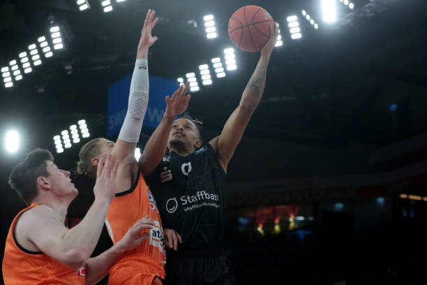 在中前场打 在中前场打