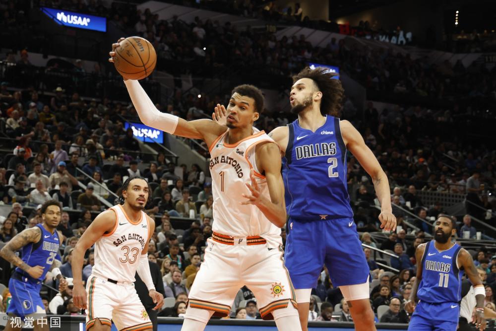 持竞争力的 持竞争力的